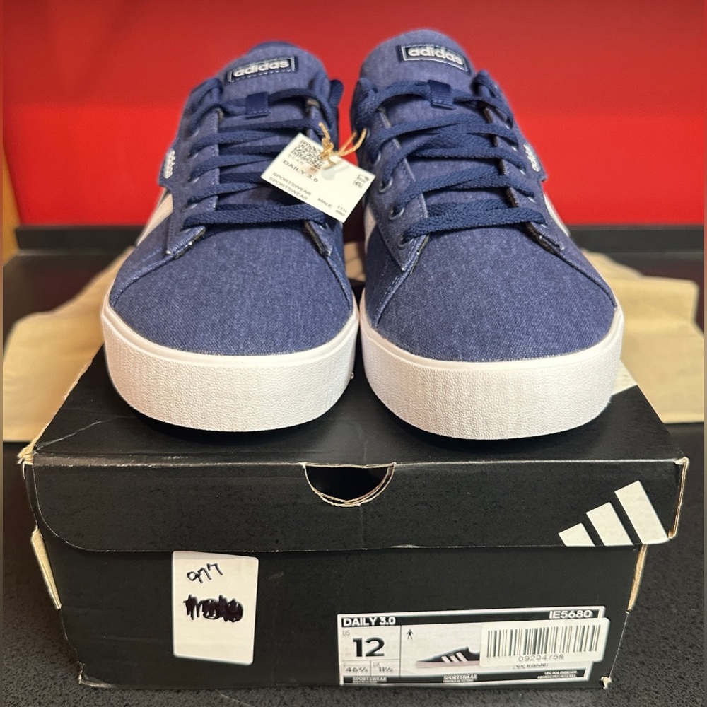 Adidas Daily 3.0 Men’s Size 12 Lace Up Blue & White Sneakers NWT & Box - Picture 2 of 9